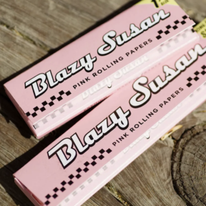 Blazy Susan 1-1/4 Size Pink Rolling Papers (50ct)