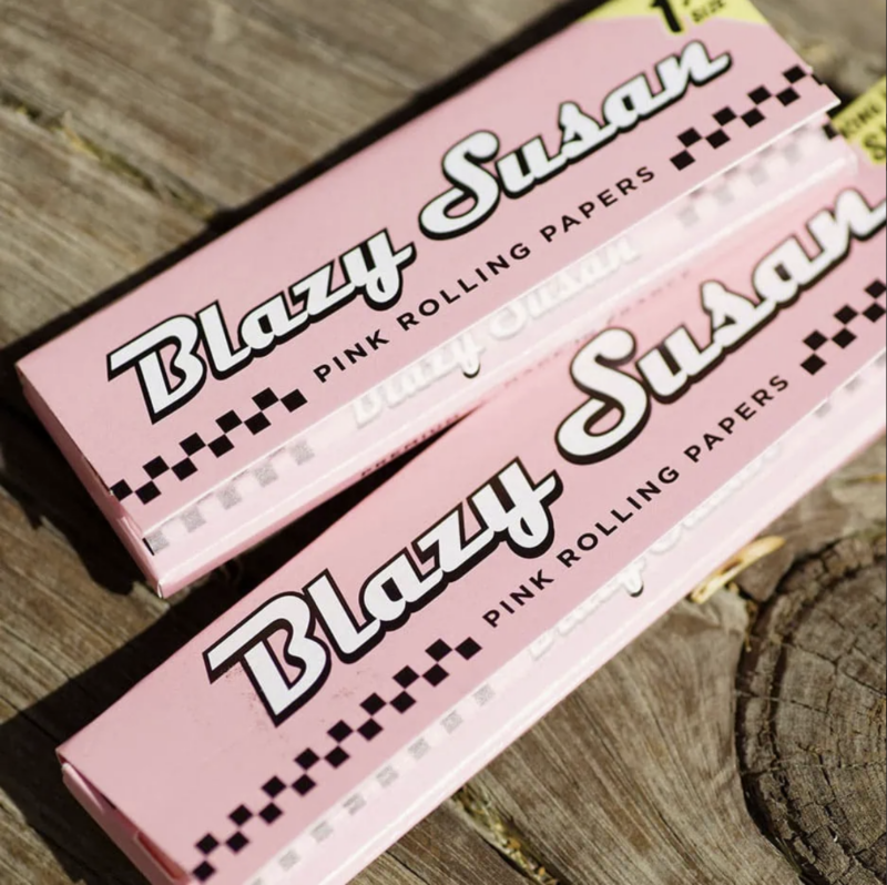 Blazy Susan 1-1/4 Size Pink Rolling Papers (50ct)